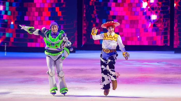 Karakter Buzz Lightyear dan Jessie di Toy Story