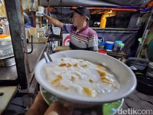 Menikmati Hangatnya Kolak Roti Khas Nganjuk Buruan Penikmat Kuliner Malam