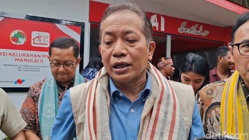 Menteri Koperasi Ferry Juliantono diwawancarai di Kupang, NTT, Sabtu (25/4/2026).