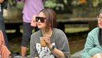 Gemasnya Nathalie Holscher saat Jajan Cupcakes dan Nongkrong di Beach Club
