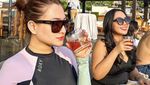 Gemasnya Nathalie Holscher saat Jajan Cupcakes dan Nongkrong di Beach Club
