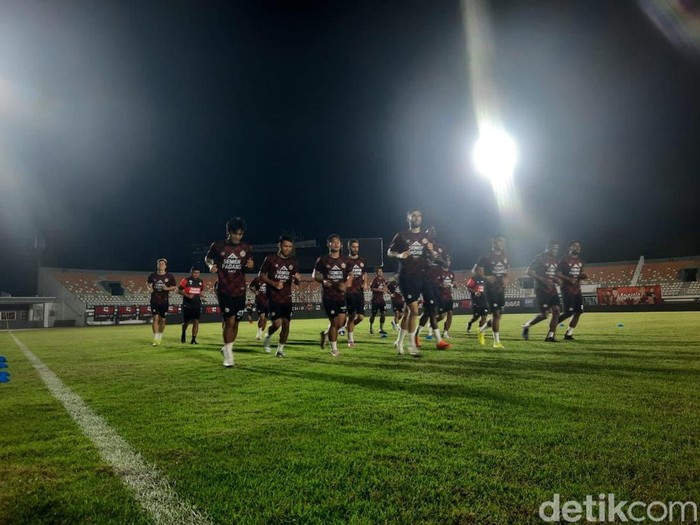 Para pemain Semen Padang saat menjalani latihan di Stadion Segiri Samarinda jelang laga vs Borneo FC.