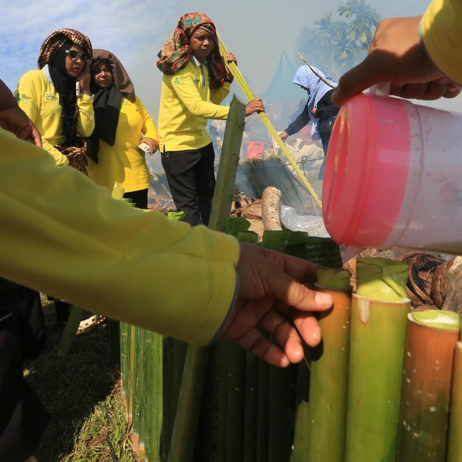 Rekor MURI! 15 Ribu Lemang Dimasak Bersama
