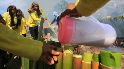 Rekor MURI! 15 Ribu Lemang Dimasak Bersama
