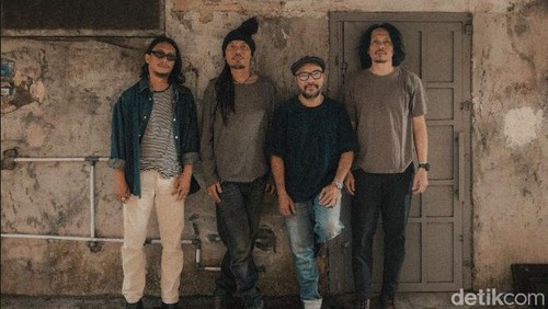 Personel grup Dialog Dini Hari.