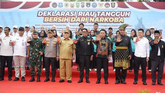 Polda Riau, TNI, dan Pemprov Riau serta jajaran Forkopimda resmi membentuk Satgas Anti Narkoba sebagai langkah konkret memperkuat wilayah dari ancaman bahaya. (Polda Riau)