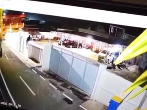 Pria Bawa Parang Datangi Rumah Wali Kota Palopo Naili, Mengumpat-Pukul Pagar