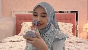 Spekulasi netizen jalan terus, Ricis malah jawabnya chill banget. Foto: TikTok Ria Ricis