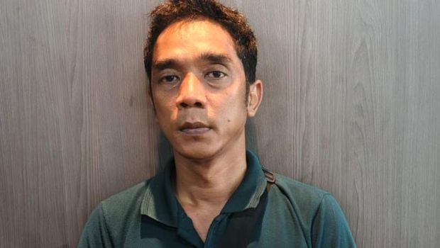 Rony Ika Setiawan, tersangka penyedia rekening untuk jaringan narkoba Andre The Doctor. Dia ditangkap di Tomang, Jakbar, pada Jumat (17/4/2026).