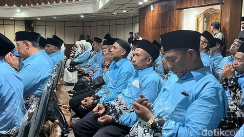 Sebanyak 698 calon jemaah haji asal Bali dilepas di Kantor Gubernur Bali, Sabtu (25/4/2026).
