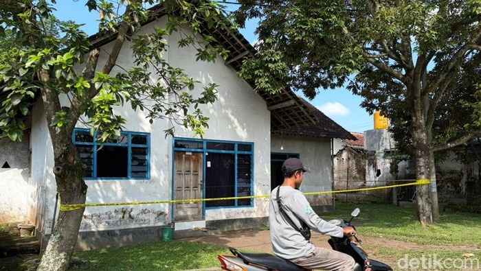 Rumah di desa Wringinrejo, Kecamatan Gambiran, Banyuwangi yang menjadi TKP Istri dibakar oleh suami