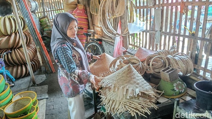 Topi caping Indramayu.