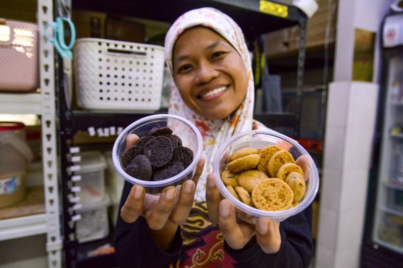 Nurul Asyiqin Mohamad Ramli merupakan seorang penjual kue asal Sabak Bernam, Selangor, Malaysia yang dikenal sebagai pendiri Cocokins.