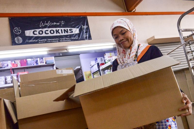 Nurul Asyiqin Mohamad Ramli merupakan seorang penjual kue asal Sabak Bernam, Selangor, Malaysia yang dikenal sebagai pendiri Cocokins.