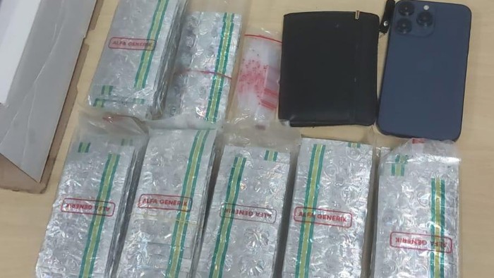 Dua pengedar obat keras secara ilegal ditangkap polisi di Rancabungur dan Ciseeng, Kabupaten Bogor. Total 1.790 butir obat tramadol dan hexymer disita.