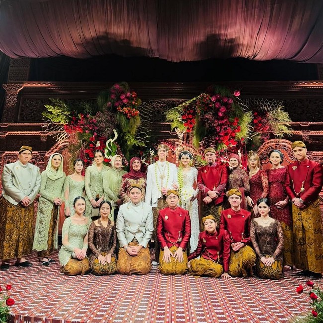 Ahmad Dhani Perlihatkan Foto Pernikahan El Rumi dengan Syifa Hadju