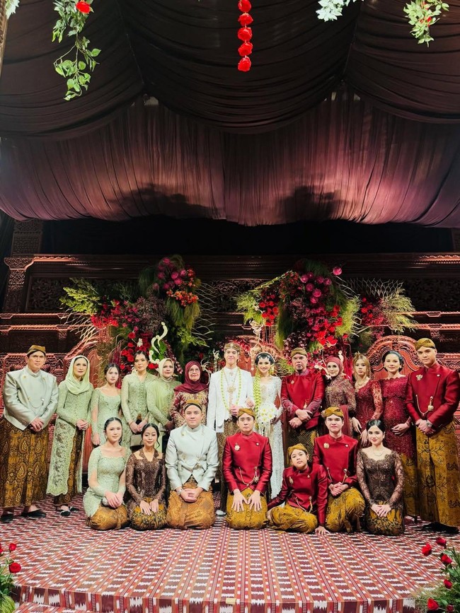 Ahmad Dhani Perlihatkan Foto Pernikahan El Rumi dengan Syifa Hadju