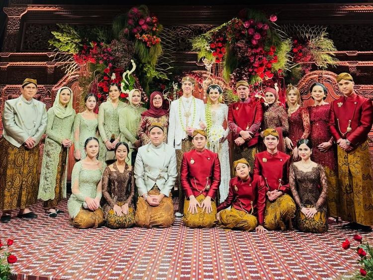 Ahmad Dhani Perlihatkan Foto Pernikahan El Rumi dengan Syifa Hadju
