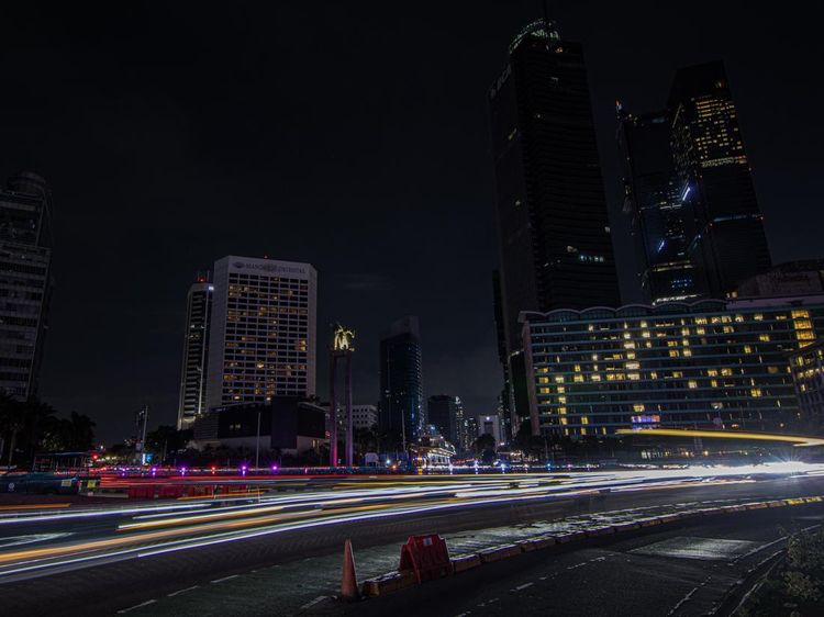 Aksi Hemat Energi, Jakarta Gelap Sejam saat Peringatan Hari Bumi