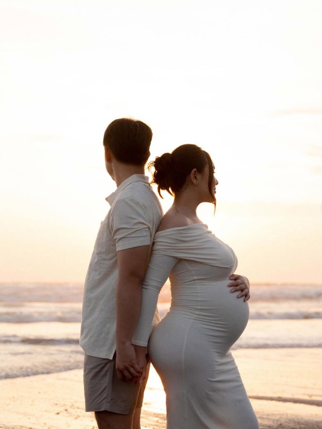 Potret Maternity Amanda Manopo di Tepi Pantai, Baby Bump Besar Curi Atensi