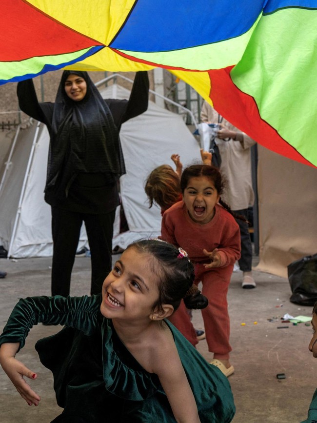 Anak-anak Pengungsi Jalani Hidup di Perkemahan Darurat Beirut