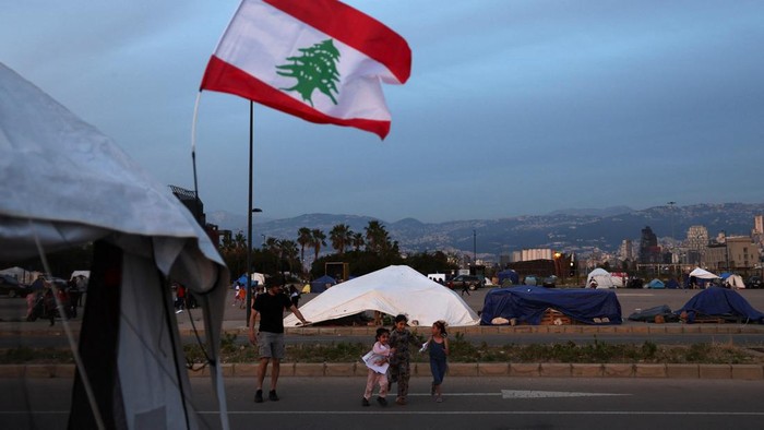 Anak-anak Pengungsi Jalani Hidup di Perkemahan Darurat Beirut