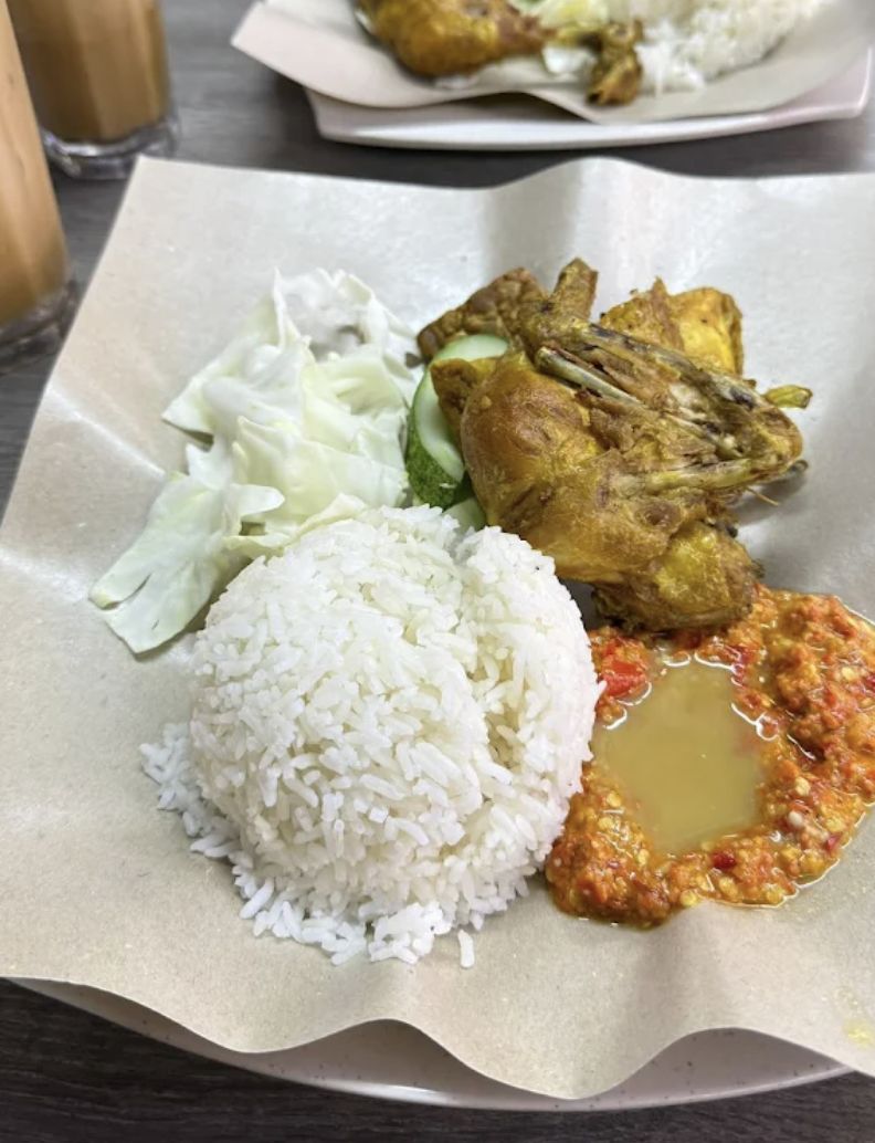 Ayam gepuk di Malaysia