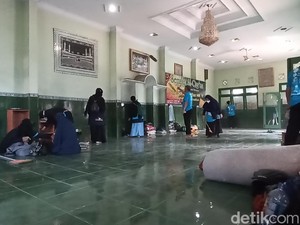 Inspiratif! 500 Relawan Beragam Daerah Bersih-bersih Masjid di Tulungagung