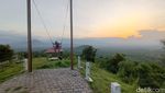 Potret Senja di Bukit Dami Probolinggo yang Bikin Berhenti Sejenak