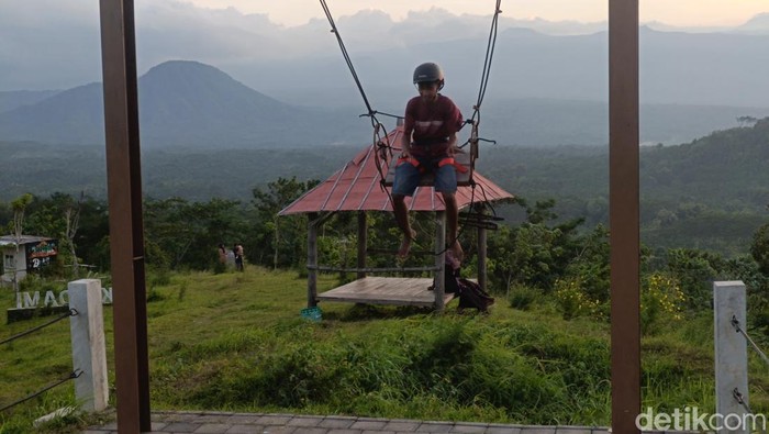Bukit Dami Probolinggo Suasana bukit dami, tempat berburu matahari terbenam di Probolinggo