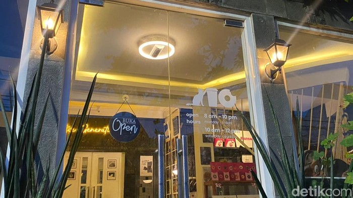 Cafe unik di Surabaya, nongkrong bersama kucing lucu