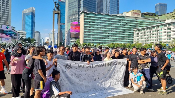 Komunitas pelajar gelar aksi damai di CFD HI, Jakarta.