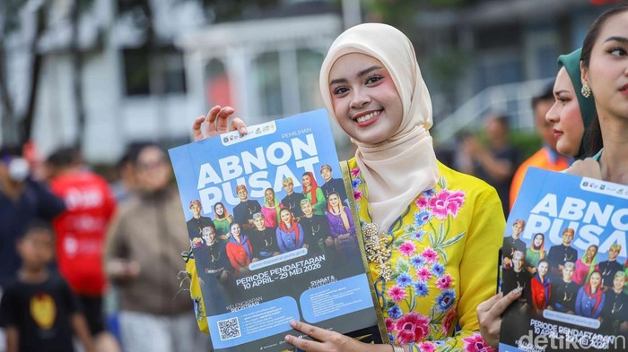 Kawasan Bundaran HI dimanfaatkan sebagai ruang edukasi publik terkait pendaftaran Abang None Jakarta Pusat saat pelaksanaan Hari Bebas Kendaraan Bermotor (HBKB) atau Car Free Day (CFD), Minggu (26/4/2026).