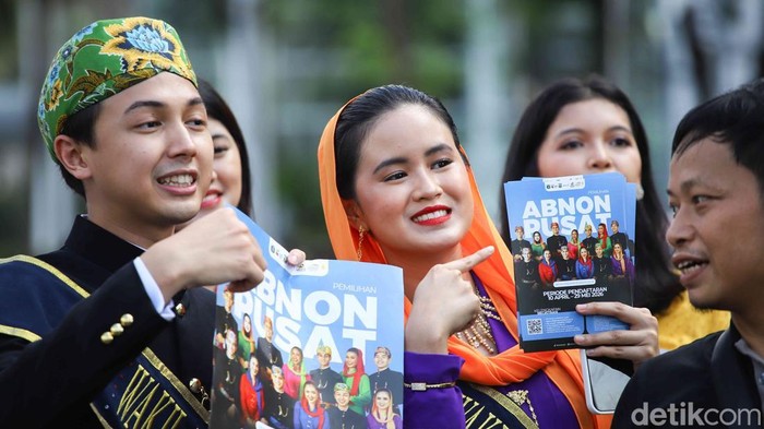 Kawasan Bundaran HI dimanfaatkan sebagai ruang edukasi publik terkait pendaftaran Abang None Jakarta Pusat saat pelaksanaan Hari Bebas Kendaraan Bermotor (HBKB) atau Car Free Day (CFD), Minggu (26/4/2026).