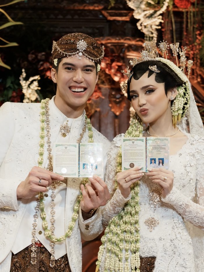 Foto-foto Pernikahan El Rumi dengan Syifa Hadju
