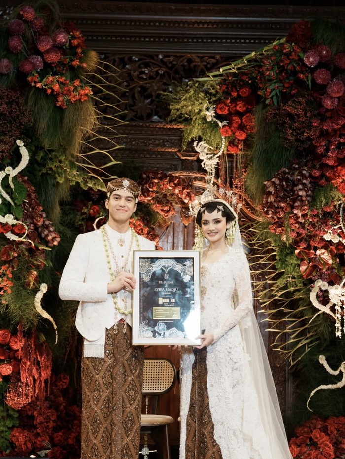 Foto-foto Pernikahan El Rumi dengan Syifa Hadju