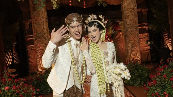 Foto-foto Pernikahan El Rumi dengan Syifa Hadju