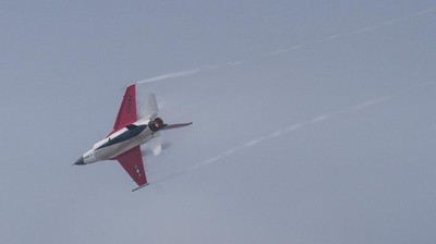 Gahar di Langit! F-16 Fighting Falcon Unjuk Aksi di Festival Udara Lima