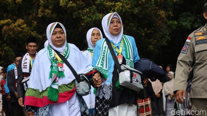 Keberangkatan jemaah haji di Kuningan.