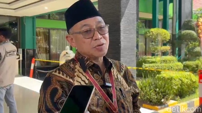 Ketua PPIH Embarkasi Surabaya, Mohammad Asadul Anam