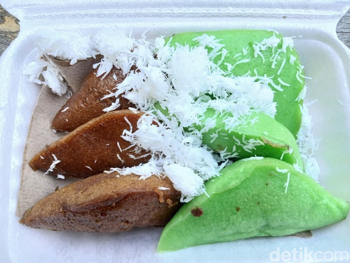 Kue apem khas Bugis Sulawesi Selatan di Kota Medan