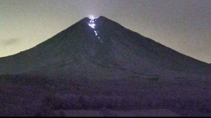 Lava pijar Gunung Semeru.