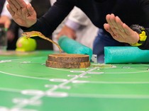 Lucu dan Seru, Peserta Pandu Katak di Kontes Frognight Kroasia