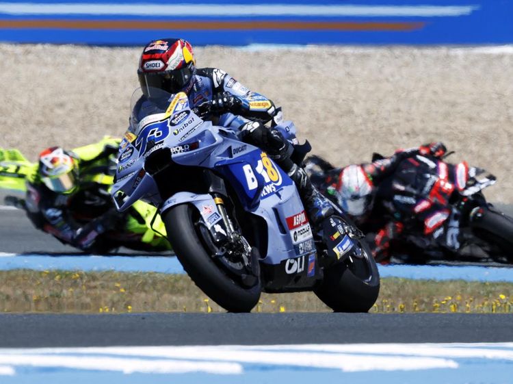 MotoGP Spanyol 2026 Memanas! Alex Marquez Juara, Marc Marquez Crash Parah