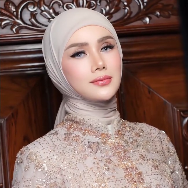 Mulan Jameela di Pengajian Jelang Nikah El Rumi, Makeup Fresh Nuansa Peach