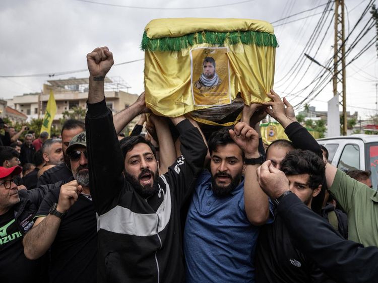 Pemakaman Pejuang Hizbullah di Maaroub Digelar di Tengah Gencatan Senjata