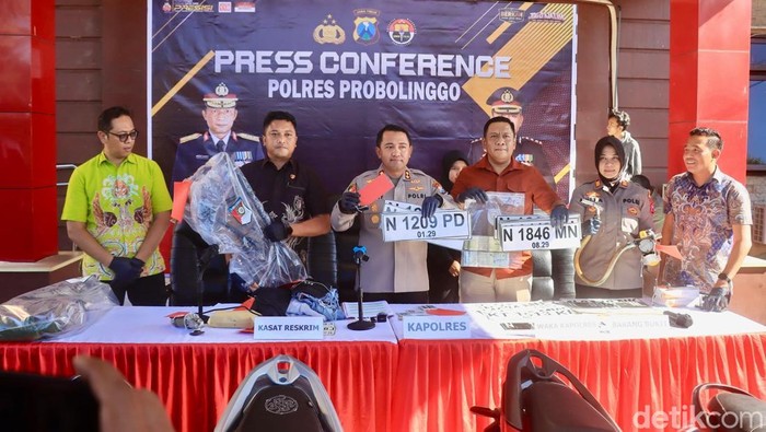 Pengungkapan kasus curas dan curanmor di Probolinggo. Ada 7 orang tersangka yang diamankan.