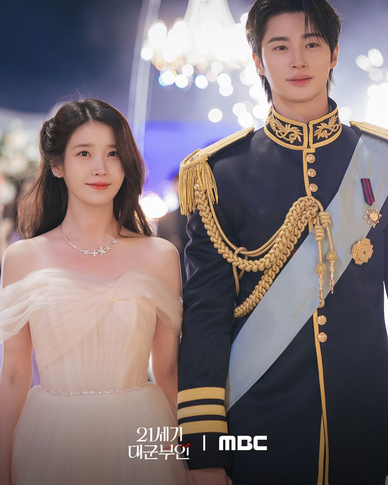 Adegan IU dan Byeon Woo Seok dalam drama Korea Perfect Crown.