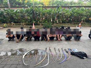 Polisi Tangkap 20 Remaja Hendak Tawuran di Depok, 10 Sajam Disita