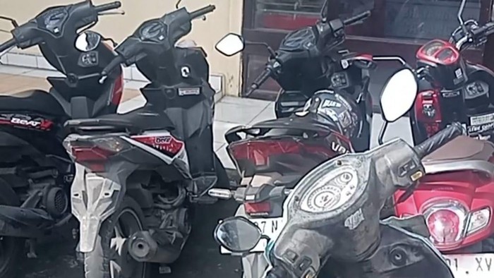 Barang bukti motor milik terduga gangsters di Sidoarjo yang hendak digunakan tawuran